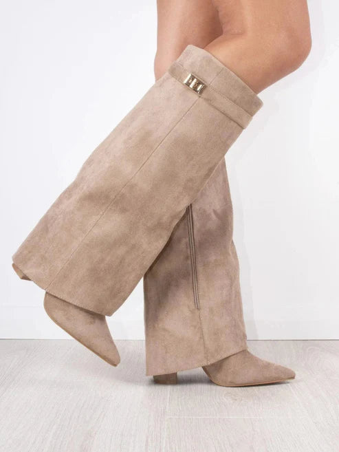Hoge Laarzen Met Flap en Blokhak van Leer of Suède – 8,5 cm Hoog 0